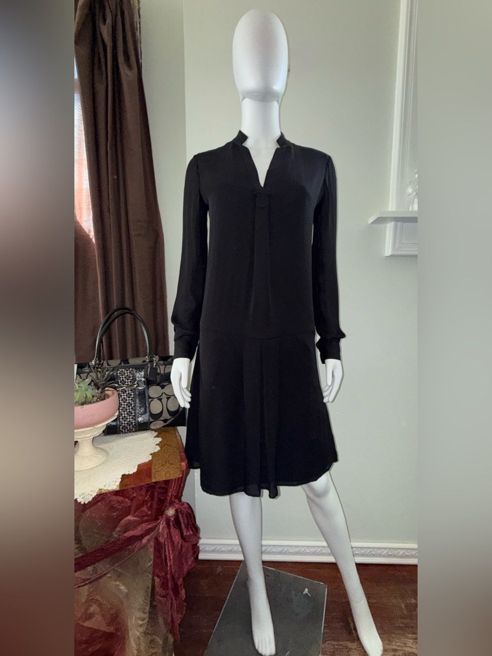 Massimo Dutti Black Long-Sleeve V-Neck Shift Dress